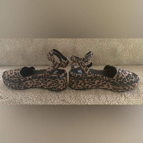 Gianni Bini Shoes - Gianni Bini platform sandals